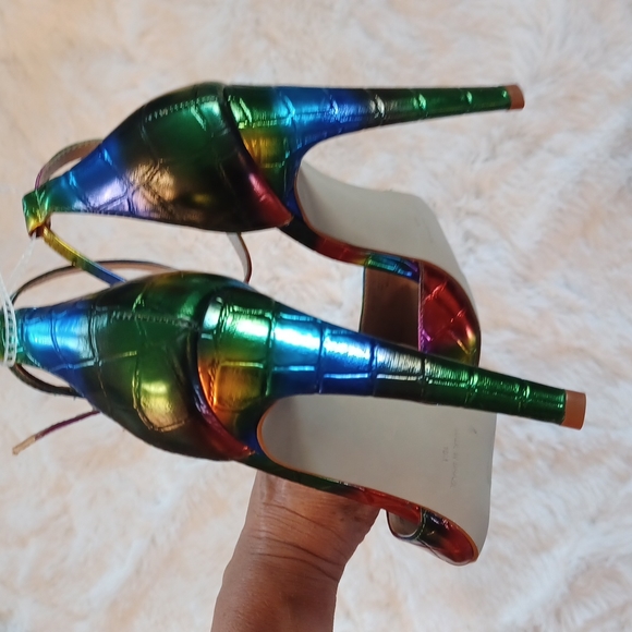 Steve Madden Alisha-R Metallic Rainbow women's Pump High Heels PRIDE MUTI SZS - Picture 11 of 12